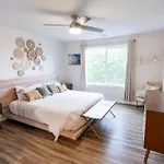 Comfy Family Home, Walkable Neighborhood + Patio!