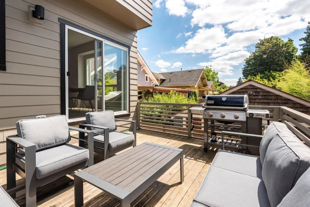 Comfy Family Home, Walkable Neighborhood + Patio! *