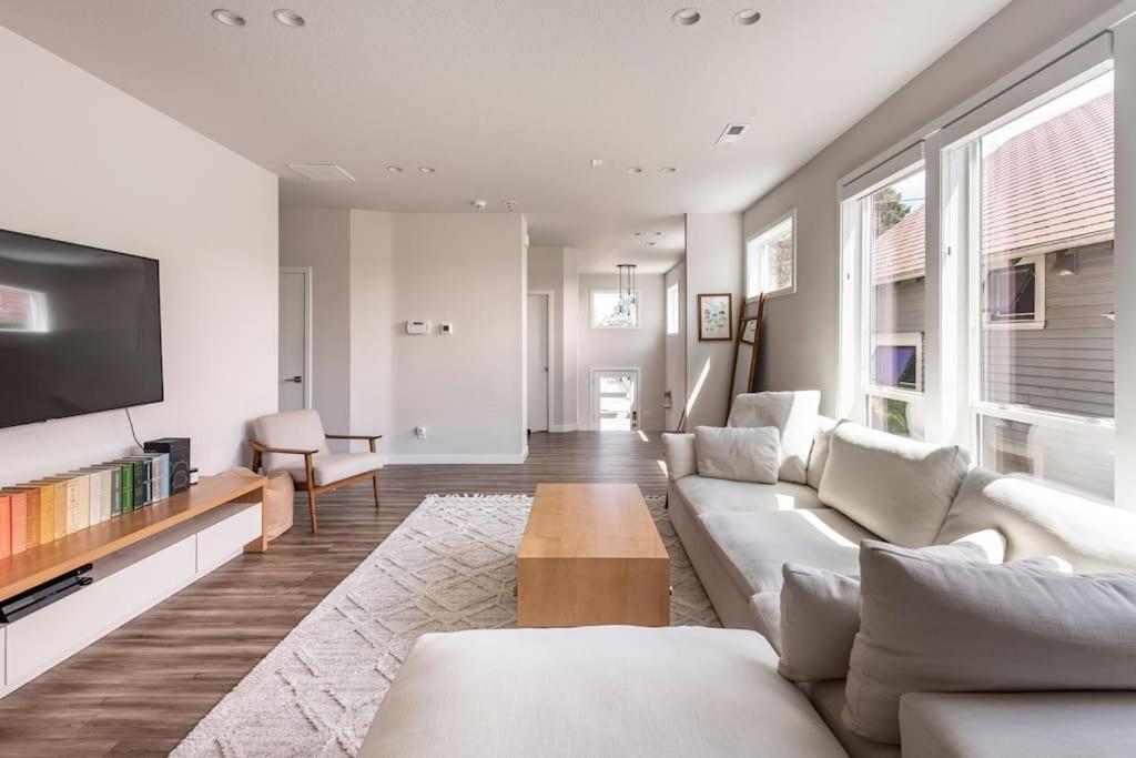 Comfy Family Home, Walkable Neighborhood + Patio! * Portland