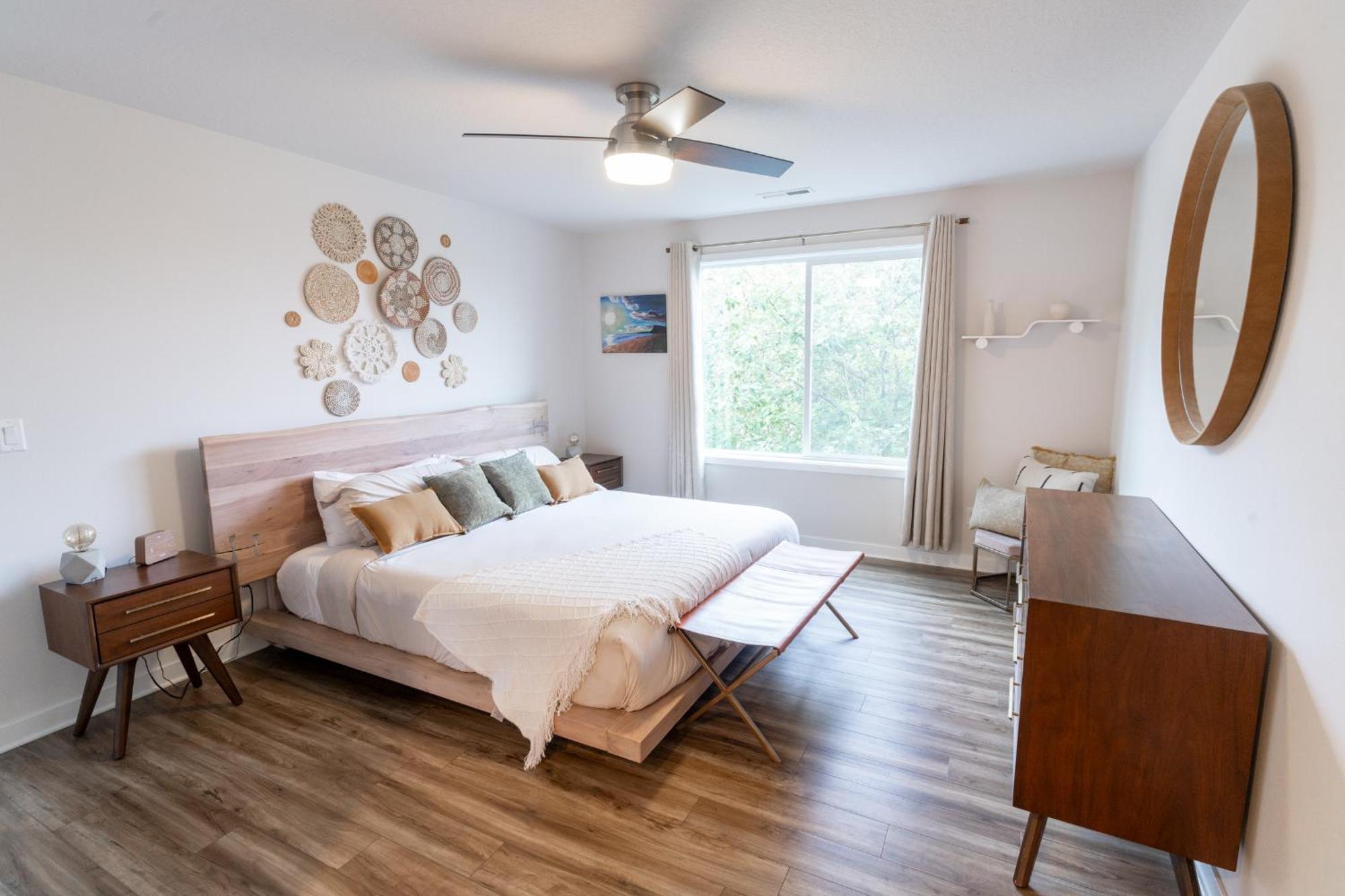 Comfy Family Home, Walkable Neighborhood + Patio!