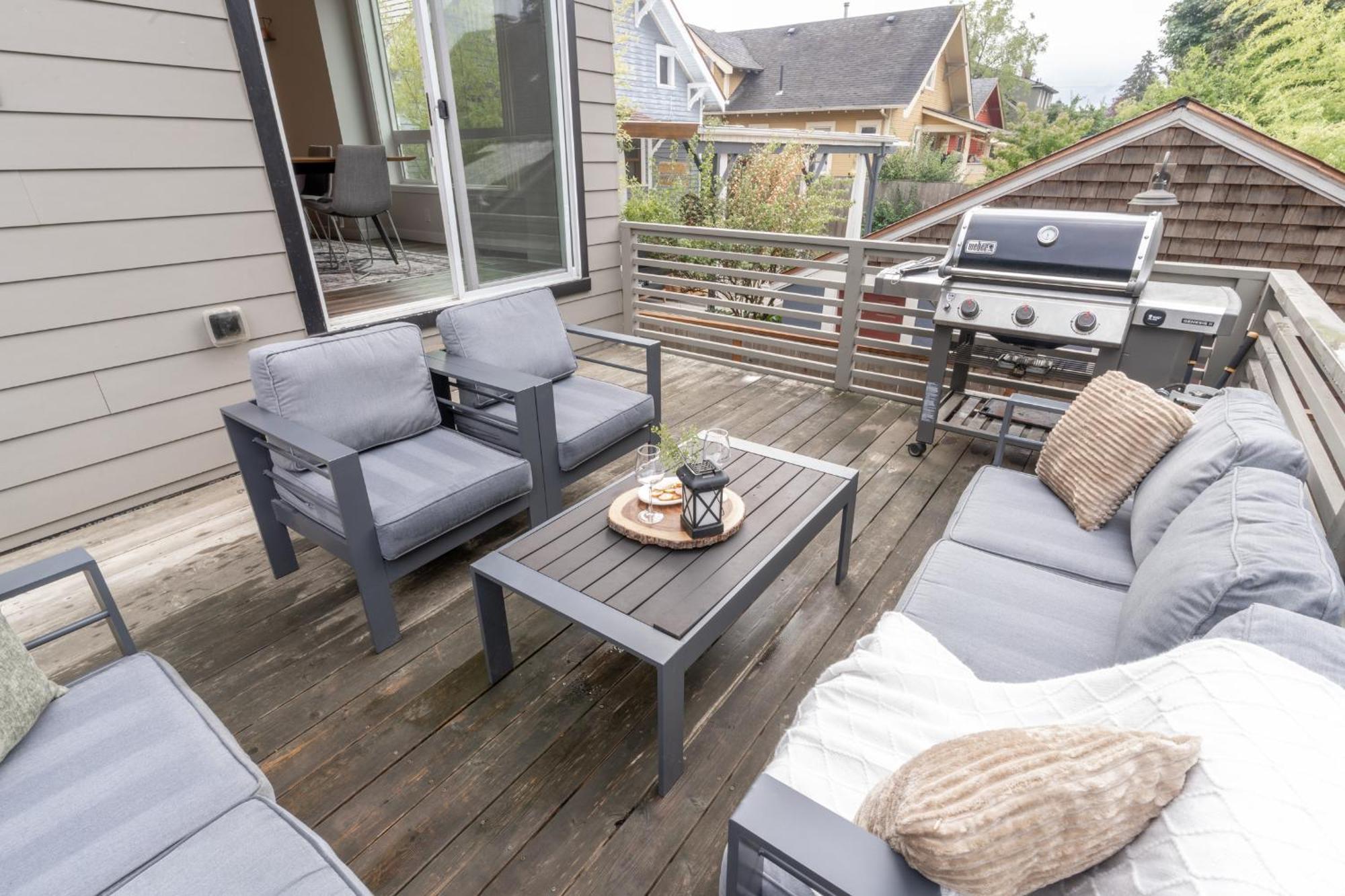 Comfy Family Home, Walkable Neighborhood + Patio! Holiday home Portland