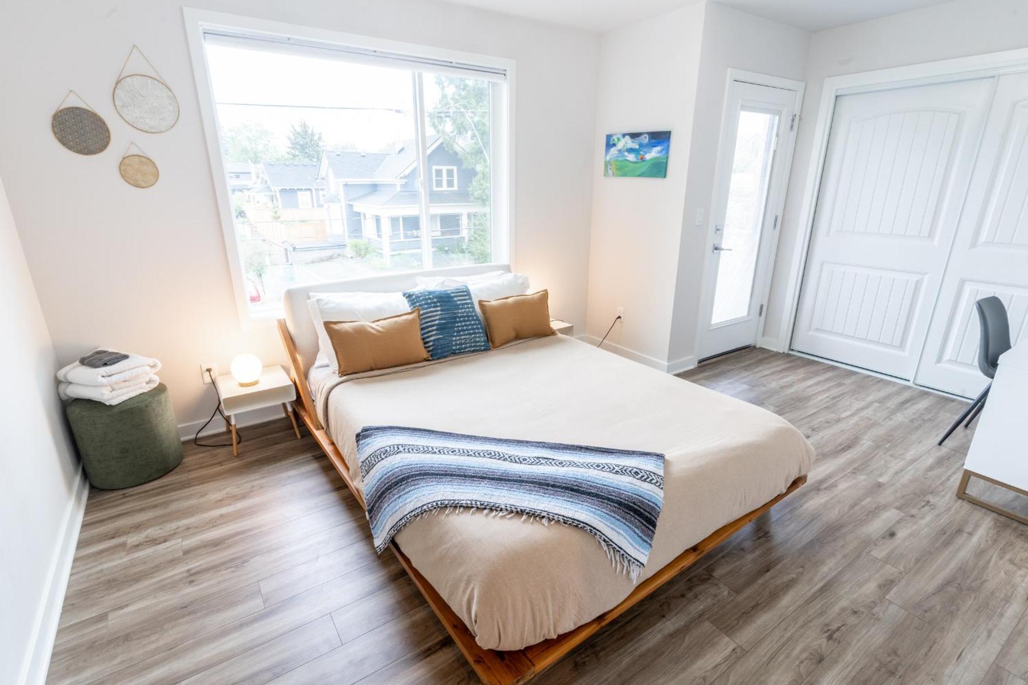Comfy Family Home, Walkable Neighborhood + Patio! *