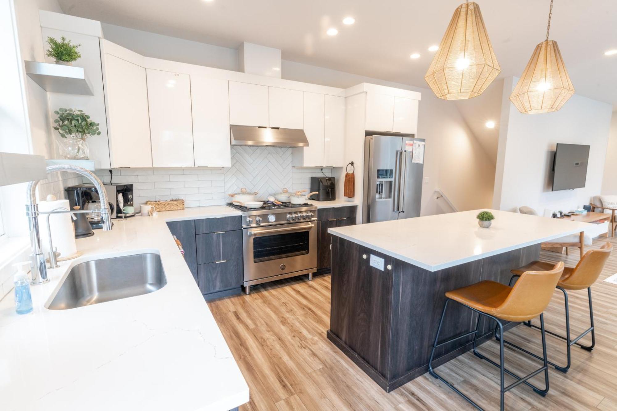 Comfy Family Home, Walkable Neighborhood + Patio! *
