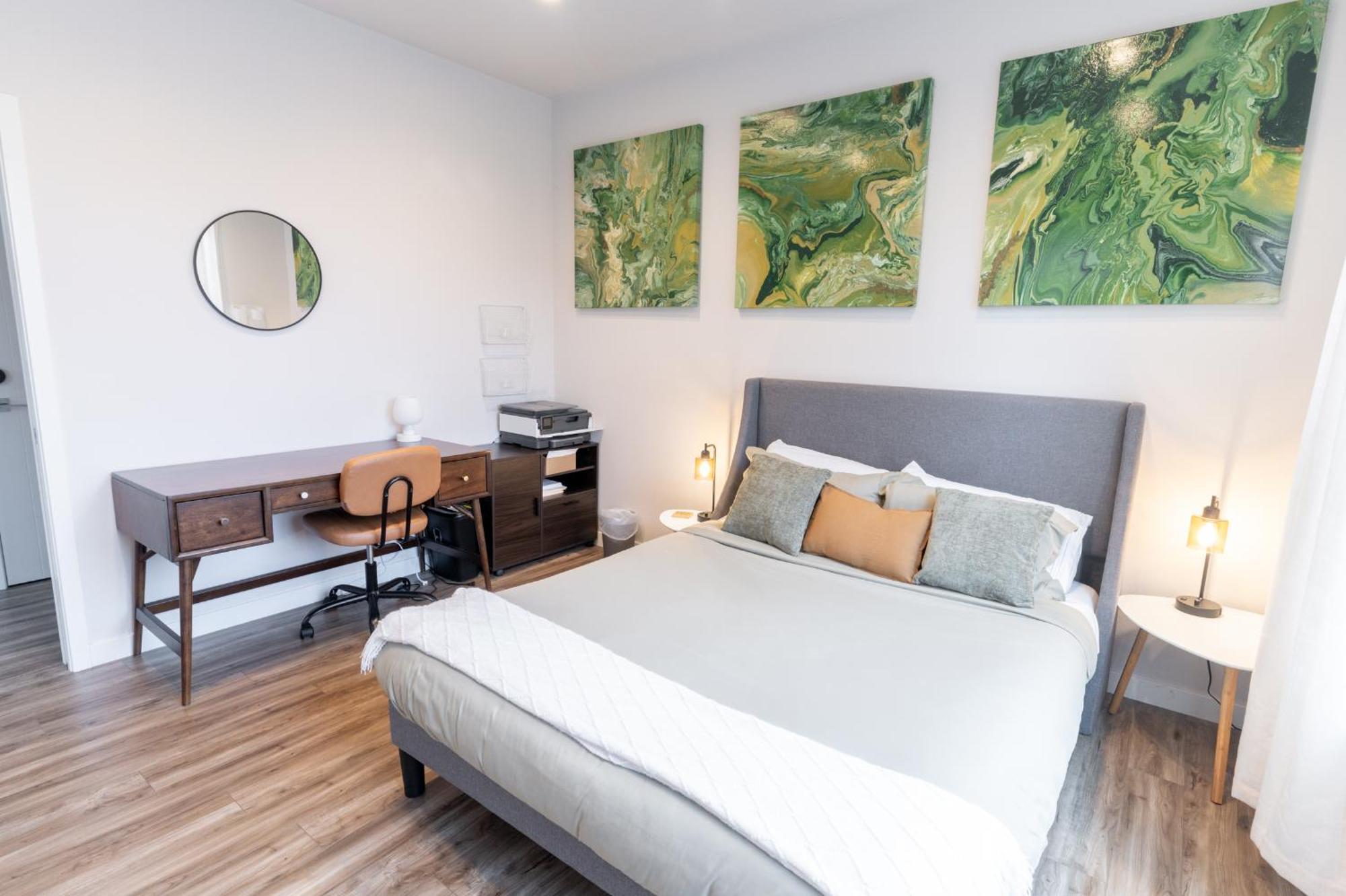 Comfy Family Home, Walkable Neighborhood + Patio! Portland