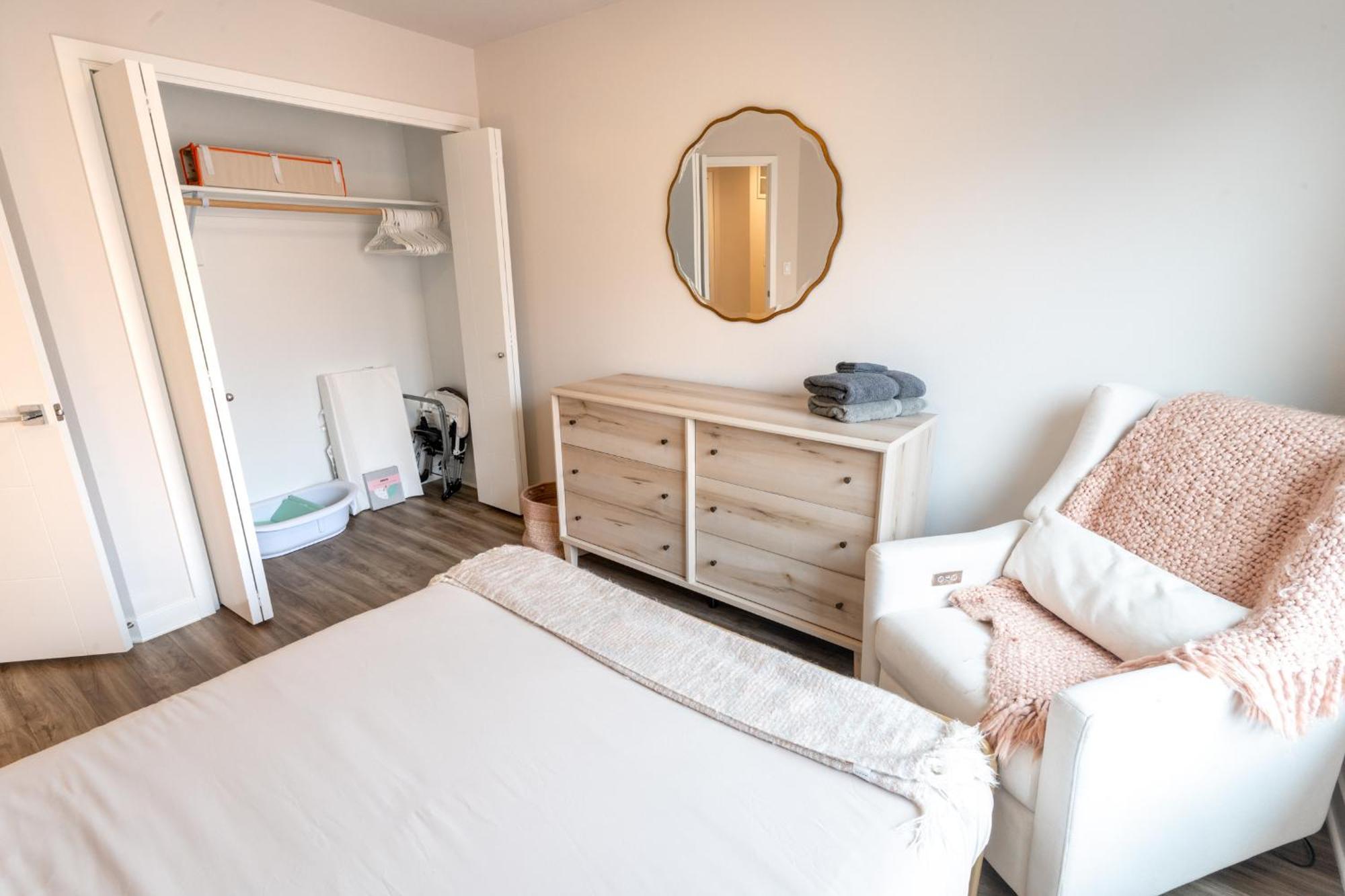 Comfy Family Home, Walkable Neighborhood + Patio!