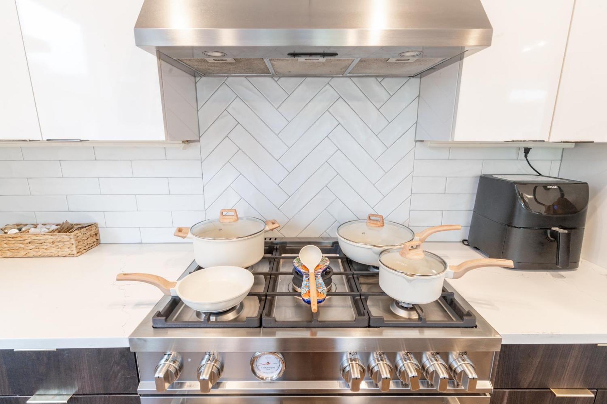 Comfy Family Home, Walkable Neighborhood + Patio! Holiday home Portland
