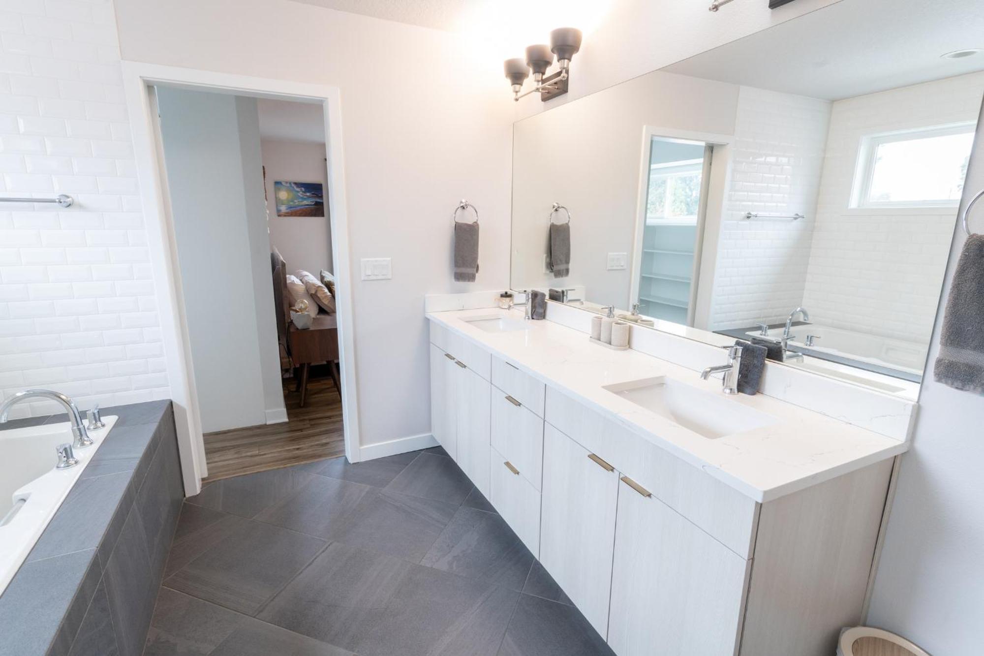 Comfy Family Home, Walkable Neighborhood + Patio! *