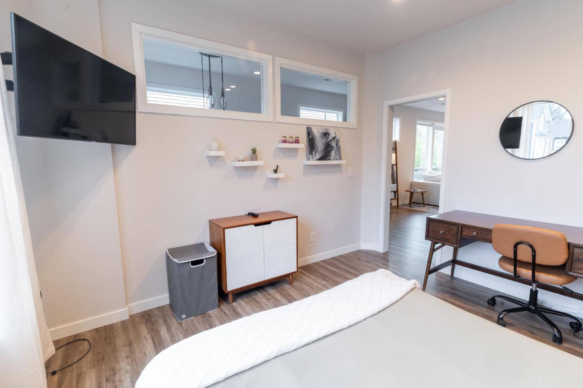 Comfy Family Home, Walkable Neighborhood + Patio! Portland