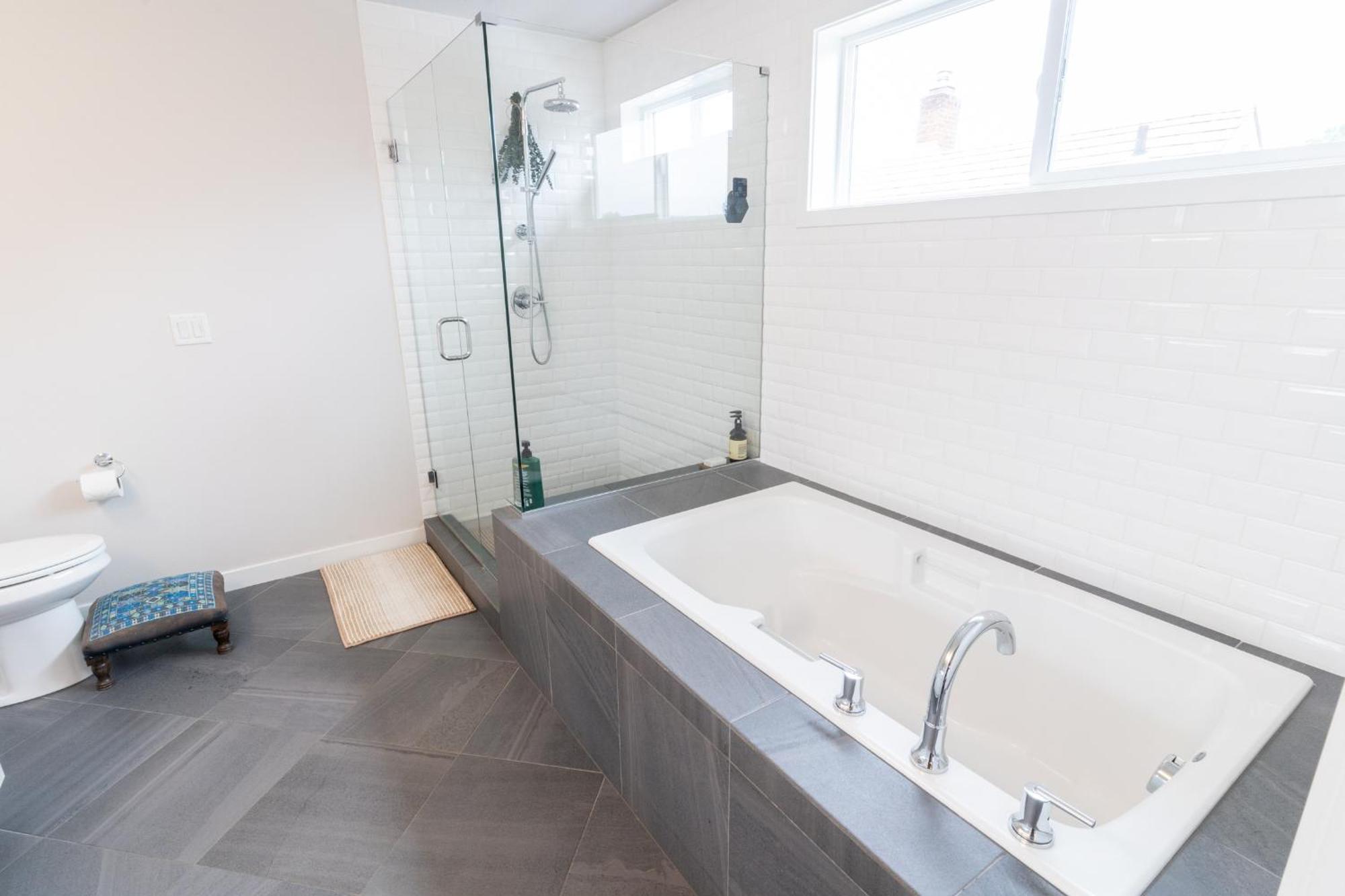 Comfy Family Home, Walkable Neighborhood + Patio! *